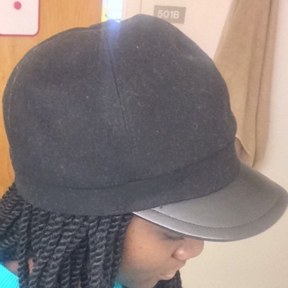 MAKE AN OFFER!!! CLOSET CLOSING!!!❄️VINCE CAMUTO❄️NEWSBOY CAP - Picture 2 of 4